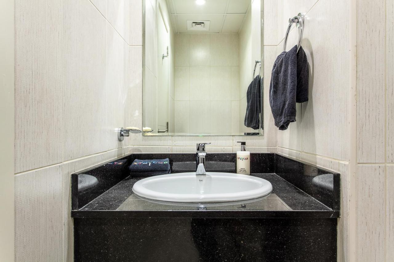 Staycae Holiday Homes - Tower 108 Dubai Eksteriør billede